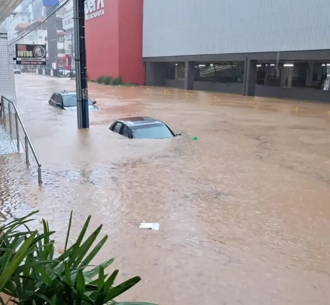 Chuvas levam quatro cidades a decretar emergência em Santa Catarina
