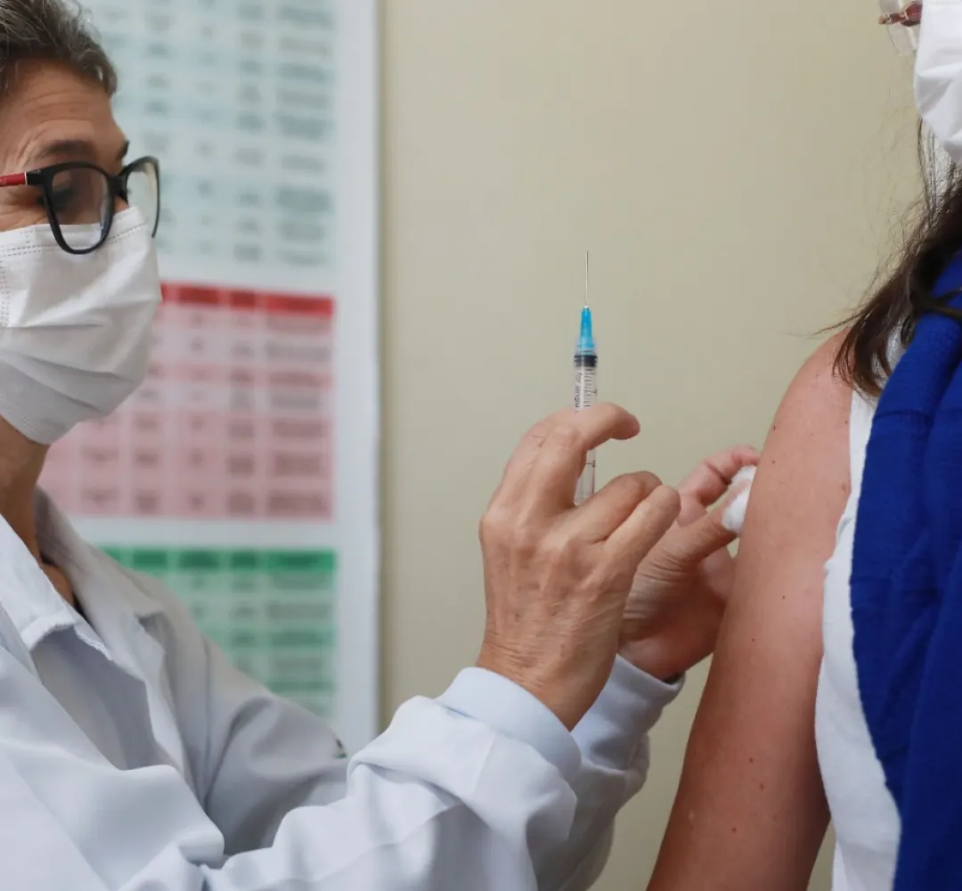 Saúde retoma aplicação de vacinas de covid-19 nesta terça-feira (21) em todas as unidades de saúde de Cascavel