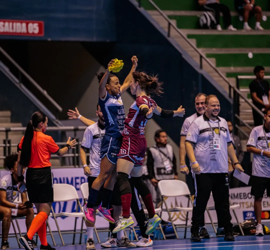 Camila e Júlia estão na Seleção Brasileira de futsal