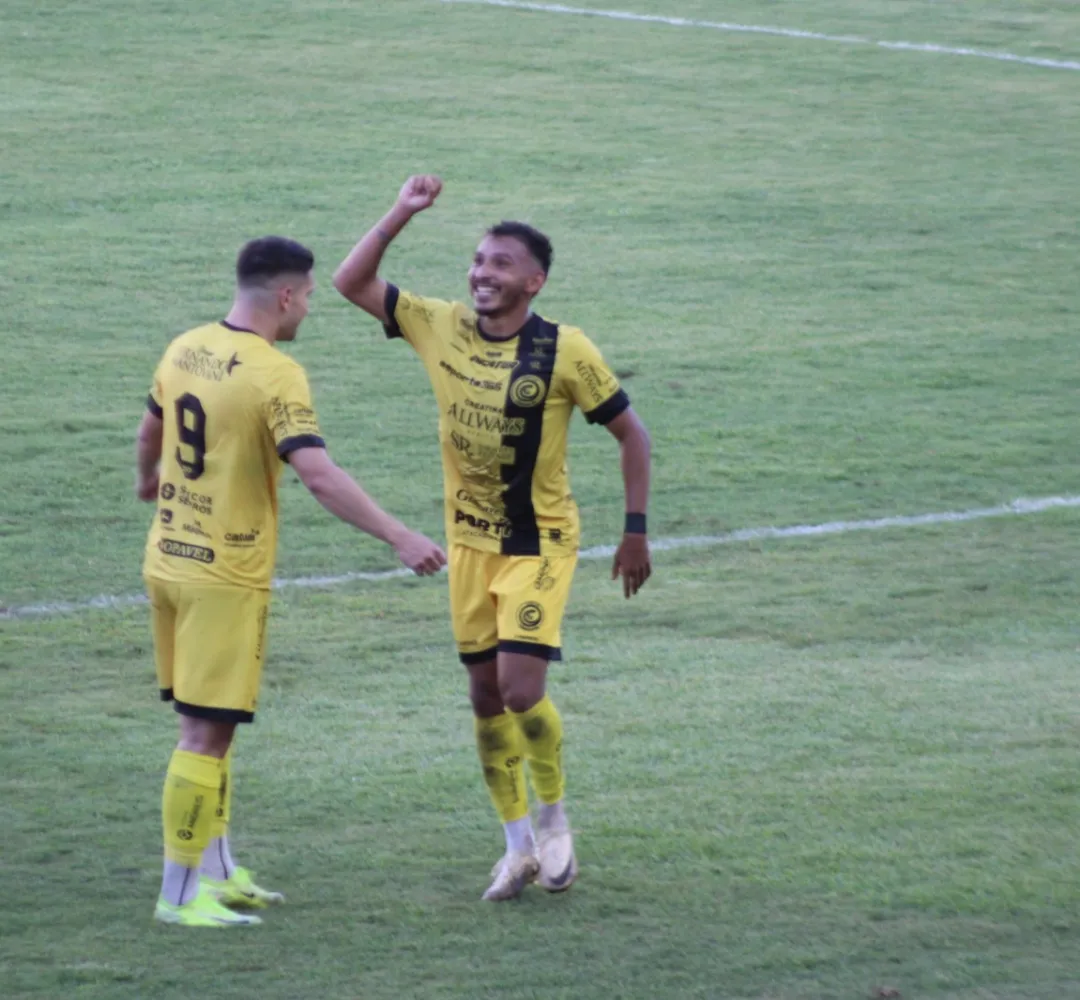 Robinho volta a marcar e amplia a própria marca no Cascavel