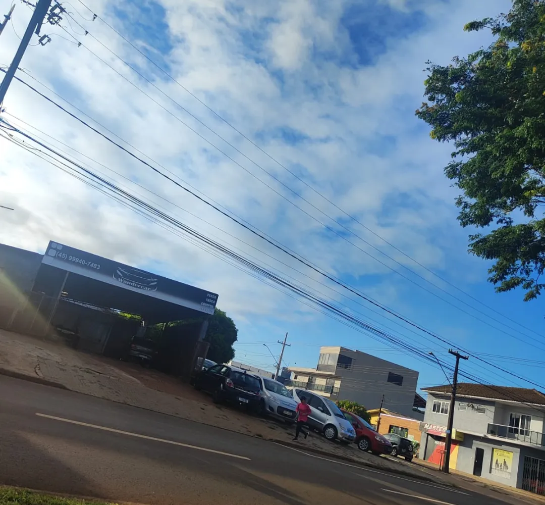 Domingo ensolarado e quente em Cascavel, com máxima de 30°C