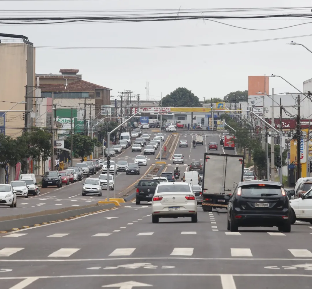 Obras de reurbanização na Avenida Carlos Gomes seguem com reforço asfáltico