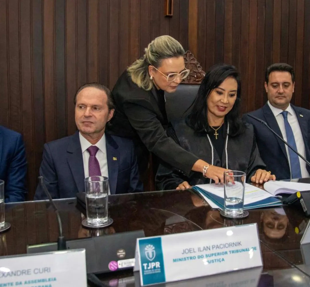 Lidia Maejima toma posse como presidente do TJPR