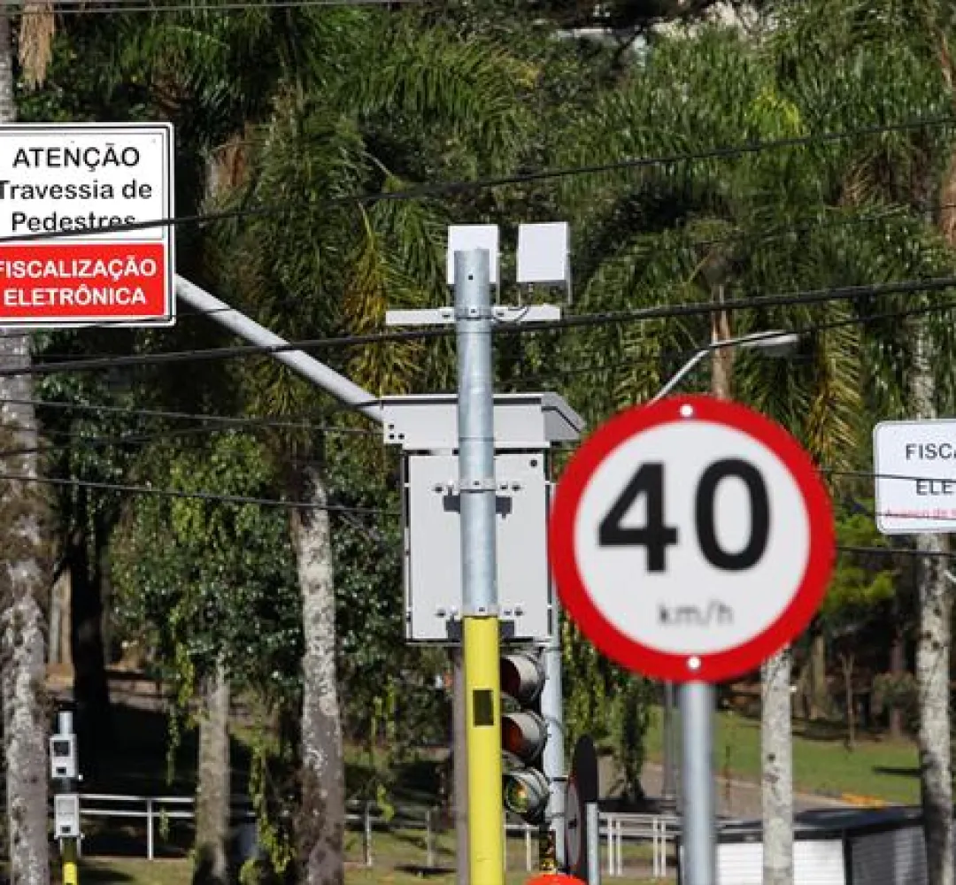 Radares em Curitiba: multas milionárias e licitações fraudulentas