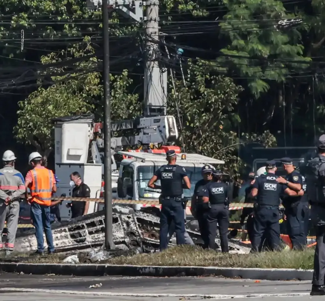 Duas pessoas morrem em queda de avião em São Paulo