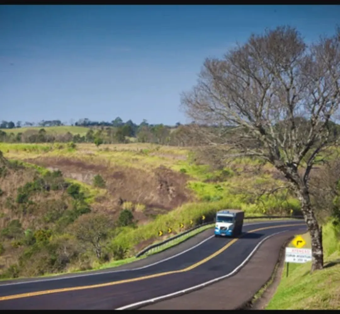 Condições de algumas rodovias do Paraná: tráfego fluindo normalmente
