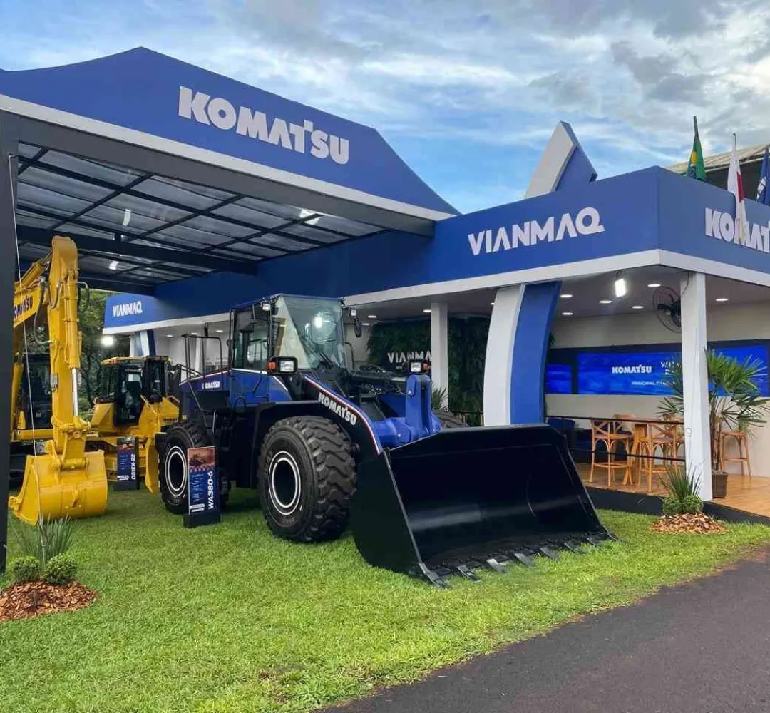 Vianmaq destaca inovação no Show Rural Coopavel 2025 com parceria Komatsu e Williams Racing