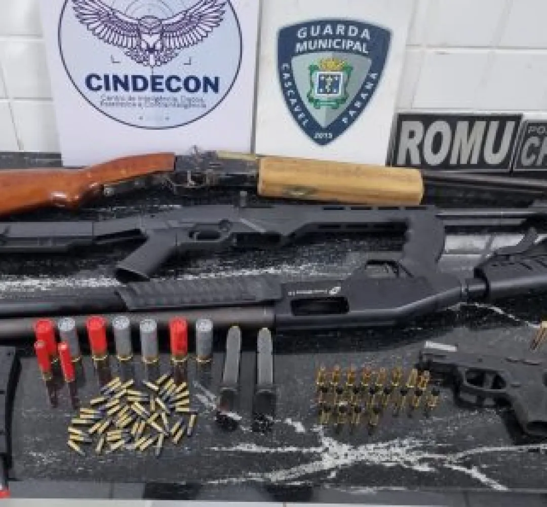 GM e PM prendem quatro suspeitos de assalto e recuperam armas roubadas