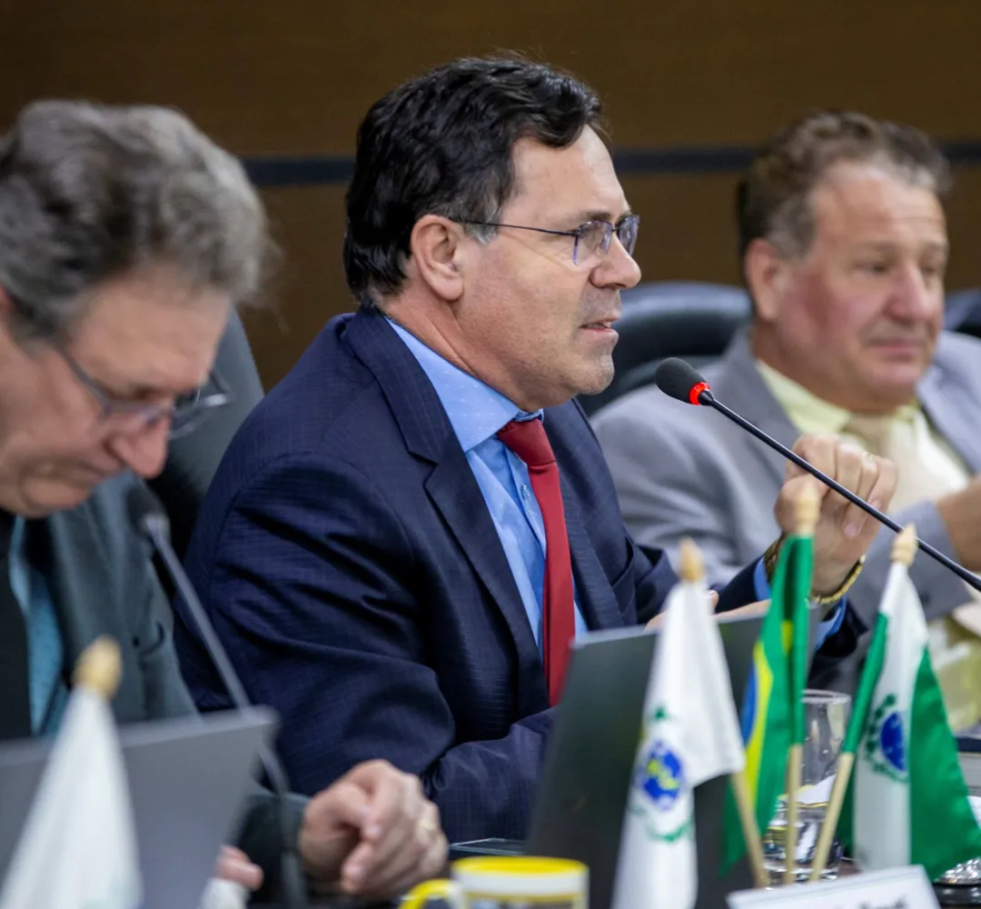 TCE investiga denúncia sobre planos de cargos e salários na Câmara de Cascavel