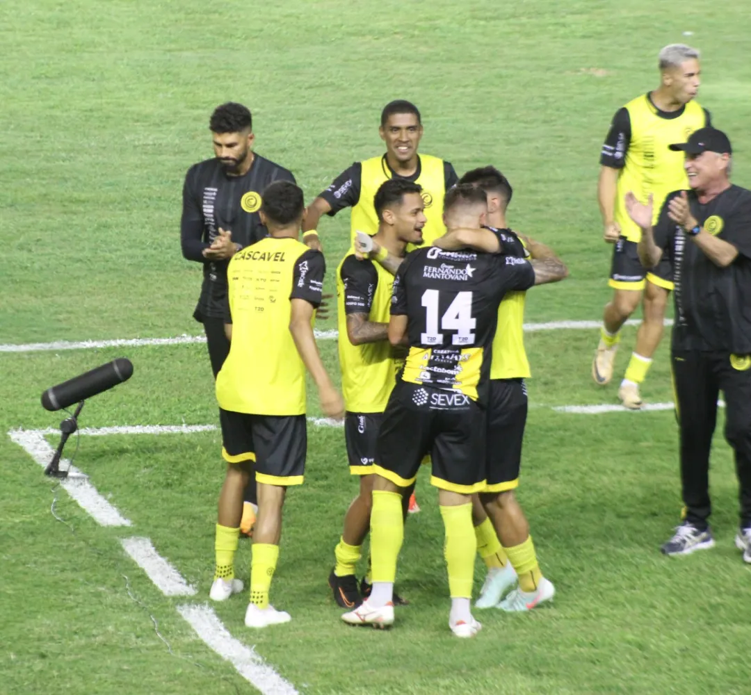 Efeito Tcheco? Cascavel vence o América-MG e avança na Copa do Brasil
