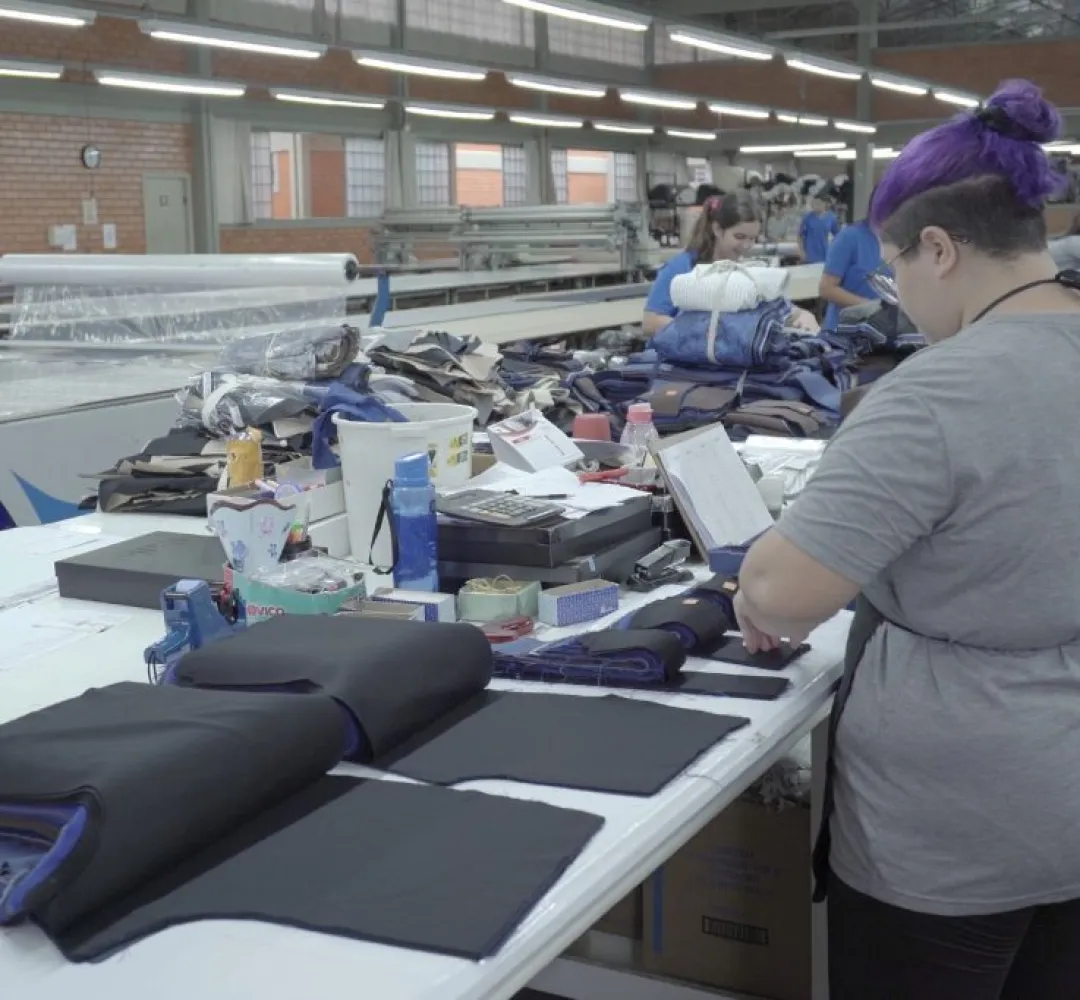 Indústria do Paraná registra melhor saldo de empregos em três anos