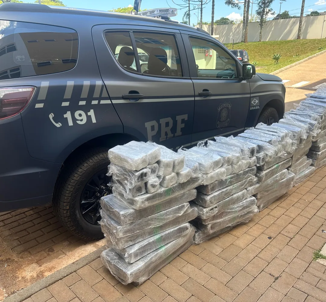 Cascavel: PRF prende quadrilha que transportava maconha em caixas de MDF