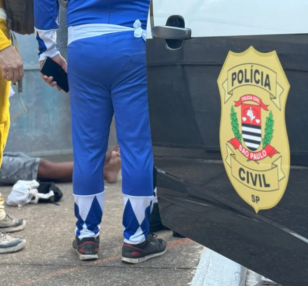 Policiais fantasiados prendem 3 e recuperam 11 celulares em São Paulo