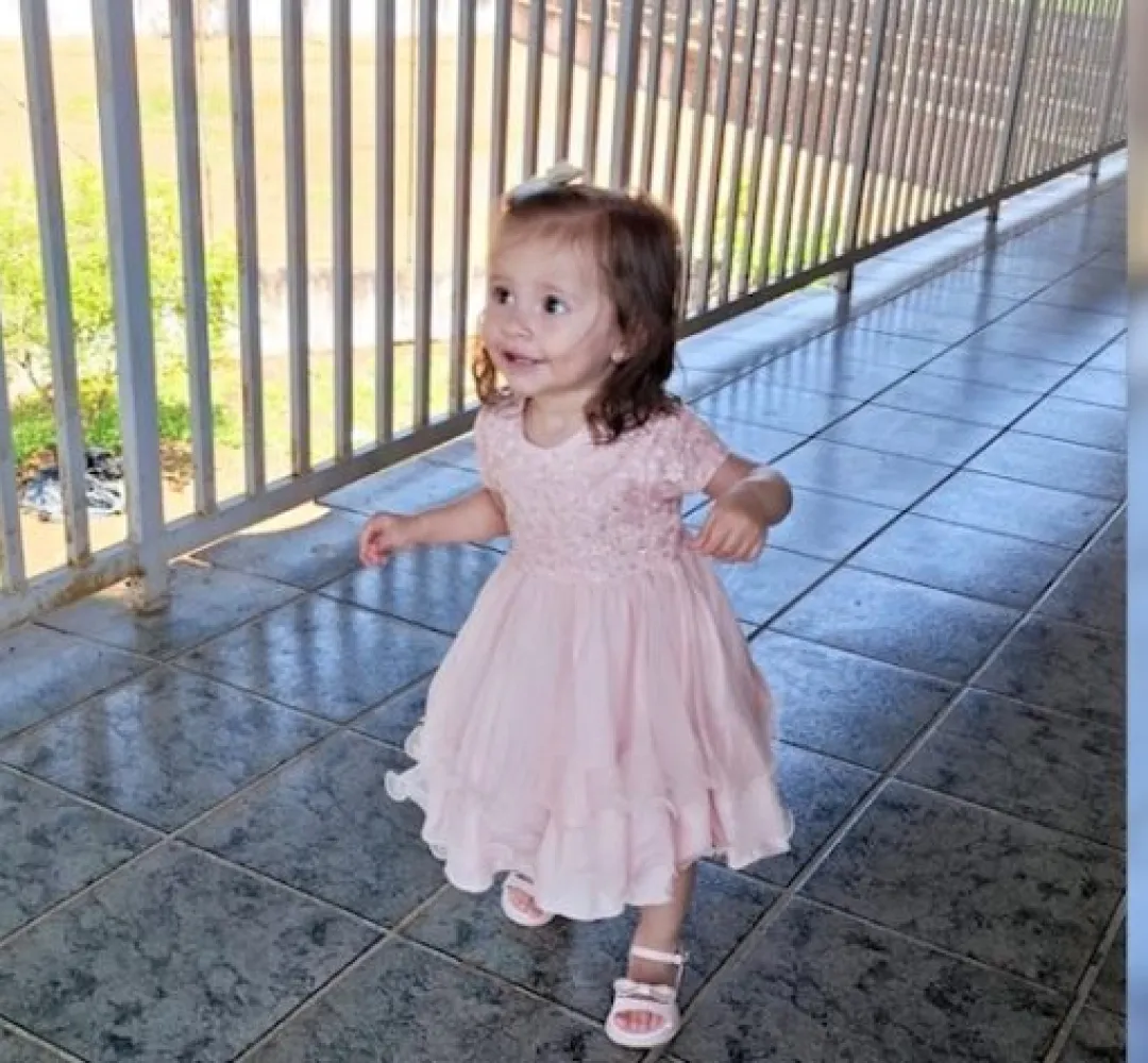 Pequena Maria Cecília, que caiu de janela de prédio, morre em Cascavel