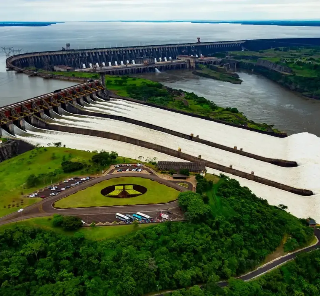 Dívida quitada, caixa bilionário: por que a energia de Itaipu ainda custa tanto?