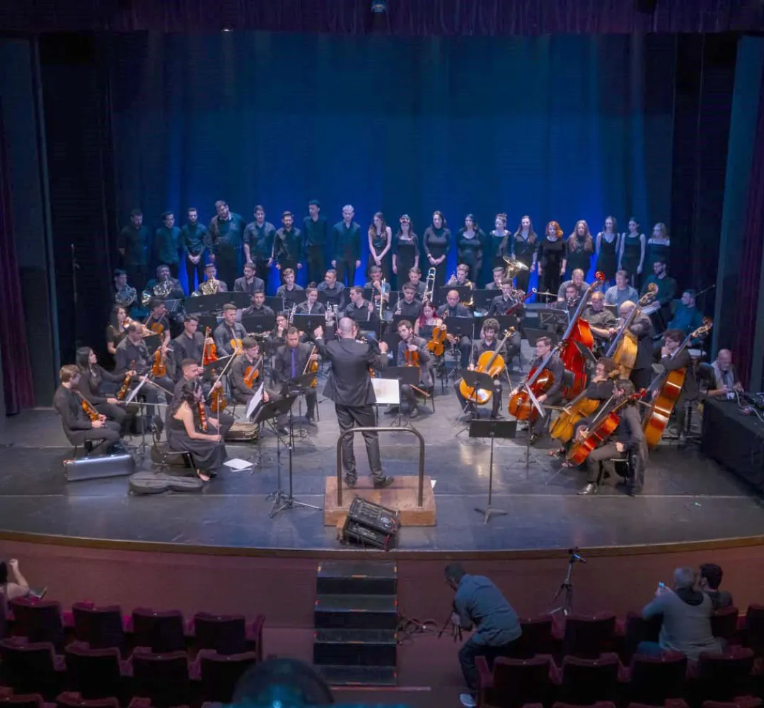 Teatro Guaíra recebe Orquestra Novva de Curitiba e Simone Leitão nesta quinta-feira
