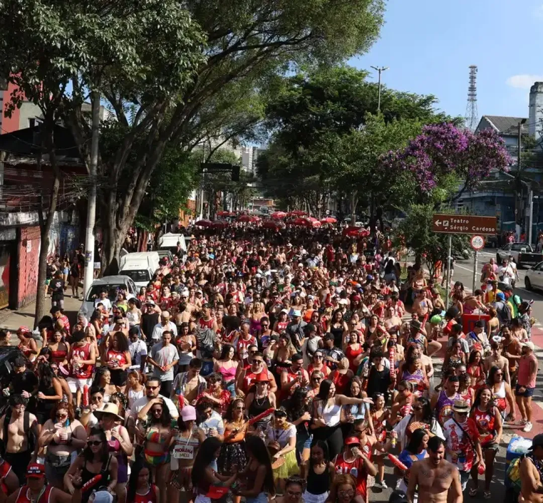Carnaval de SP tem mais de 3,6 mil furtos e roubos de celulares