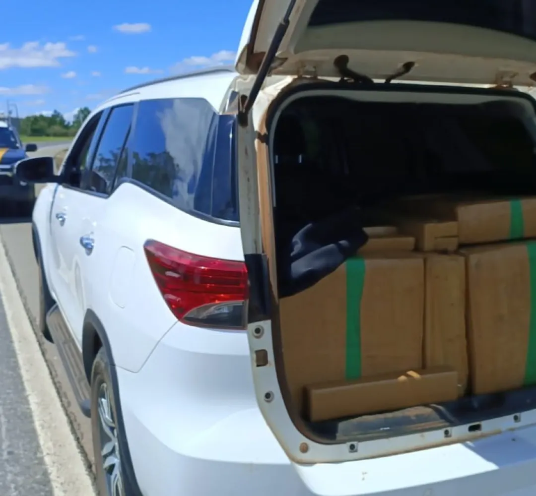 Caminhonete roubada em Maringá é recuperada em Lages com mais de uma tonelada de maconha