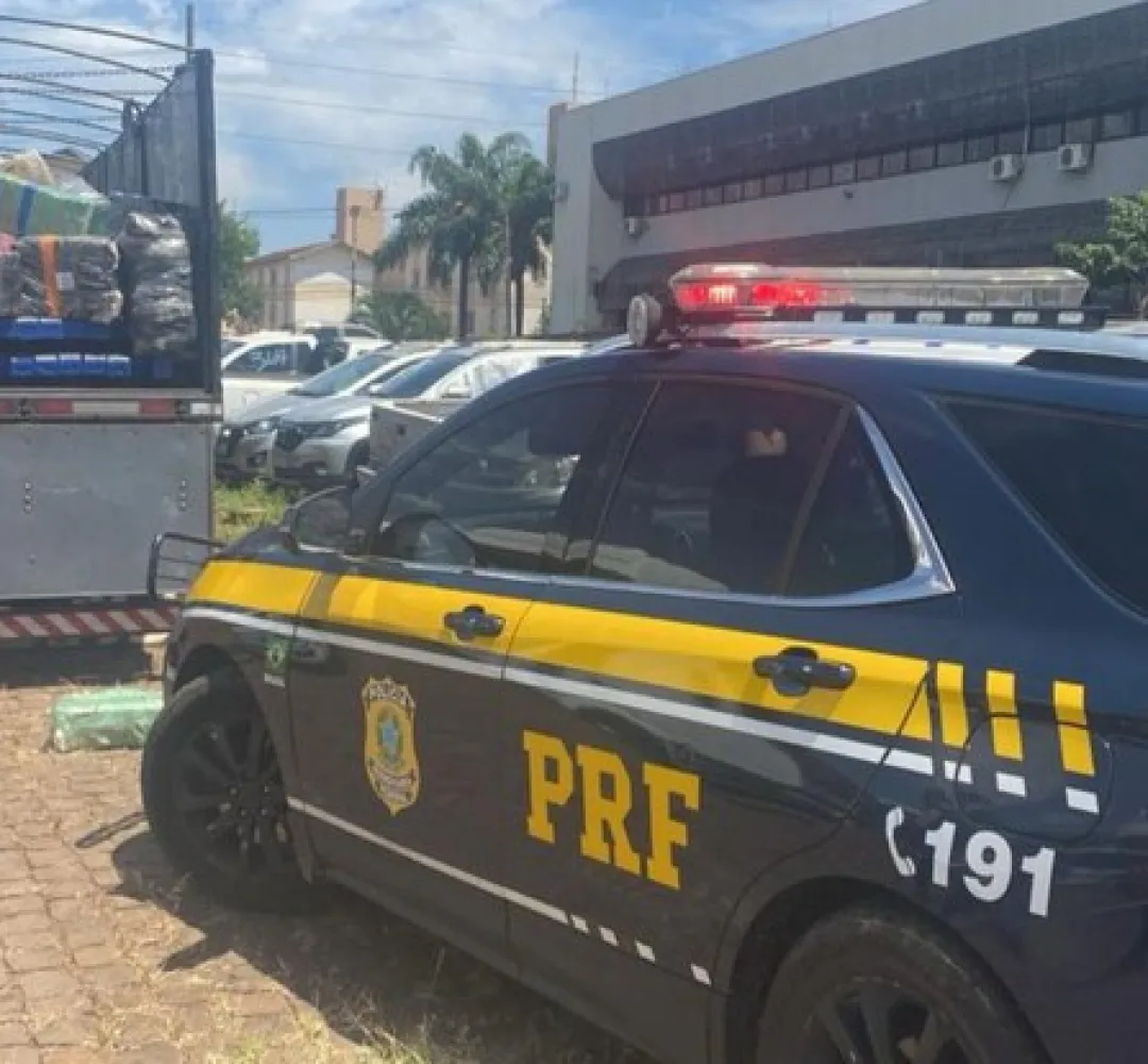 PRF prende homem por estelionato e recupera R$ 50 mil em mercadorias compradas com cartões clonados no Paraná