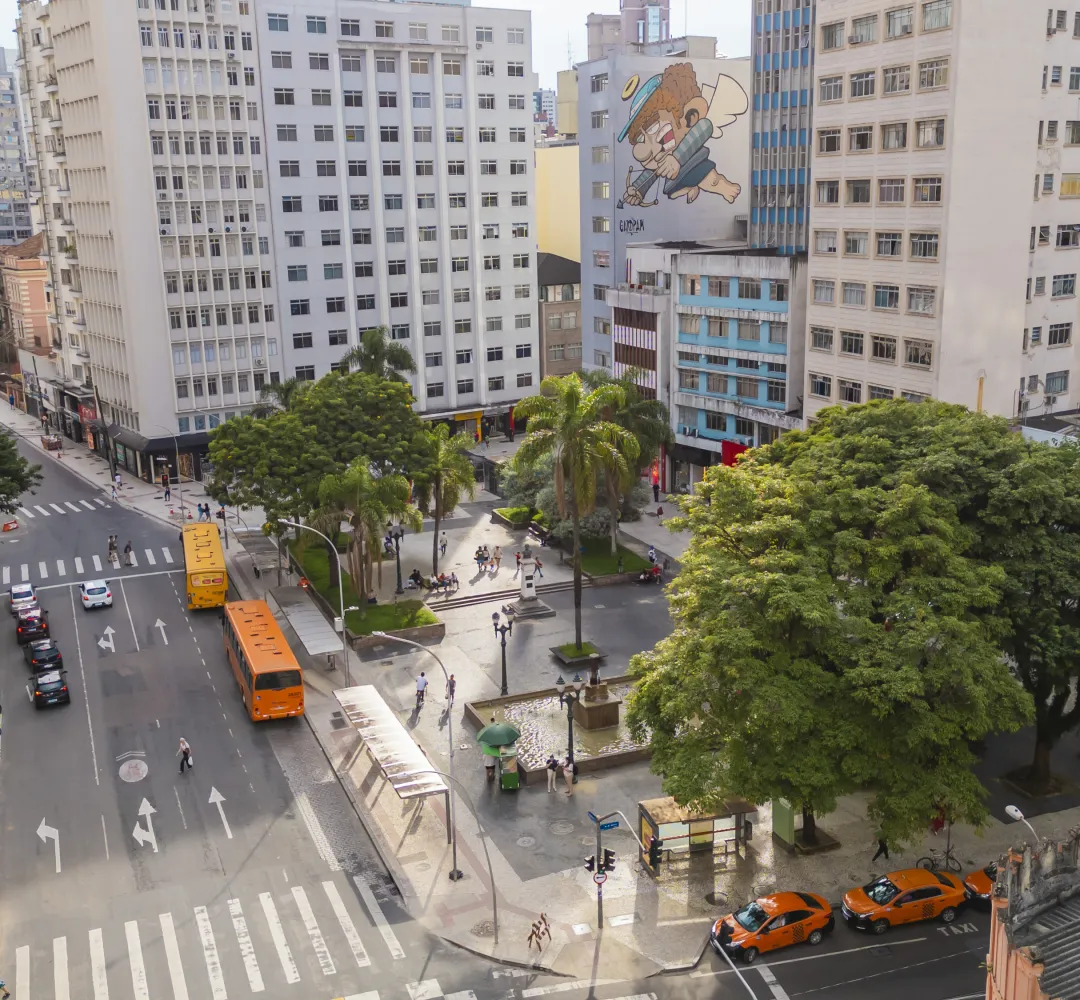 Eduardo Pimentel lança o Domingo no Centro e entrega revitazalição da Emiliano Perneta