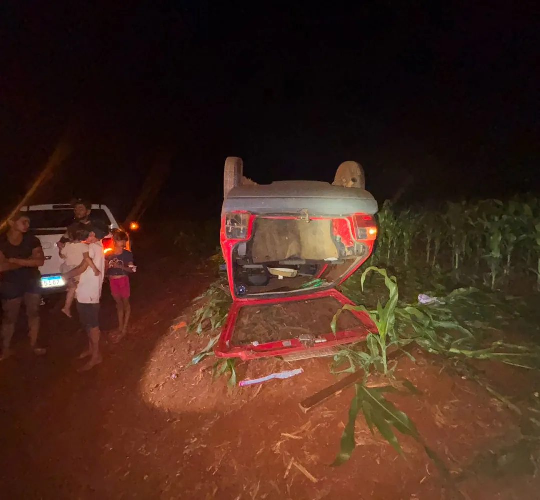 Motorista fica ferido após capotamento na PR-585