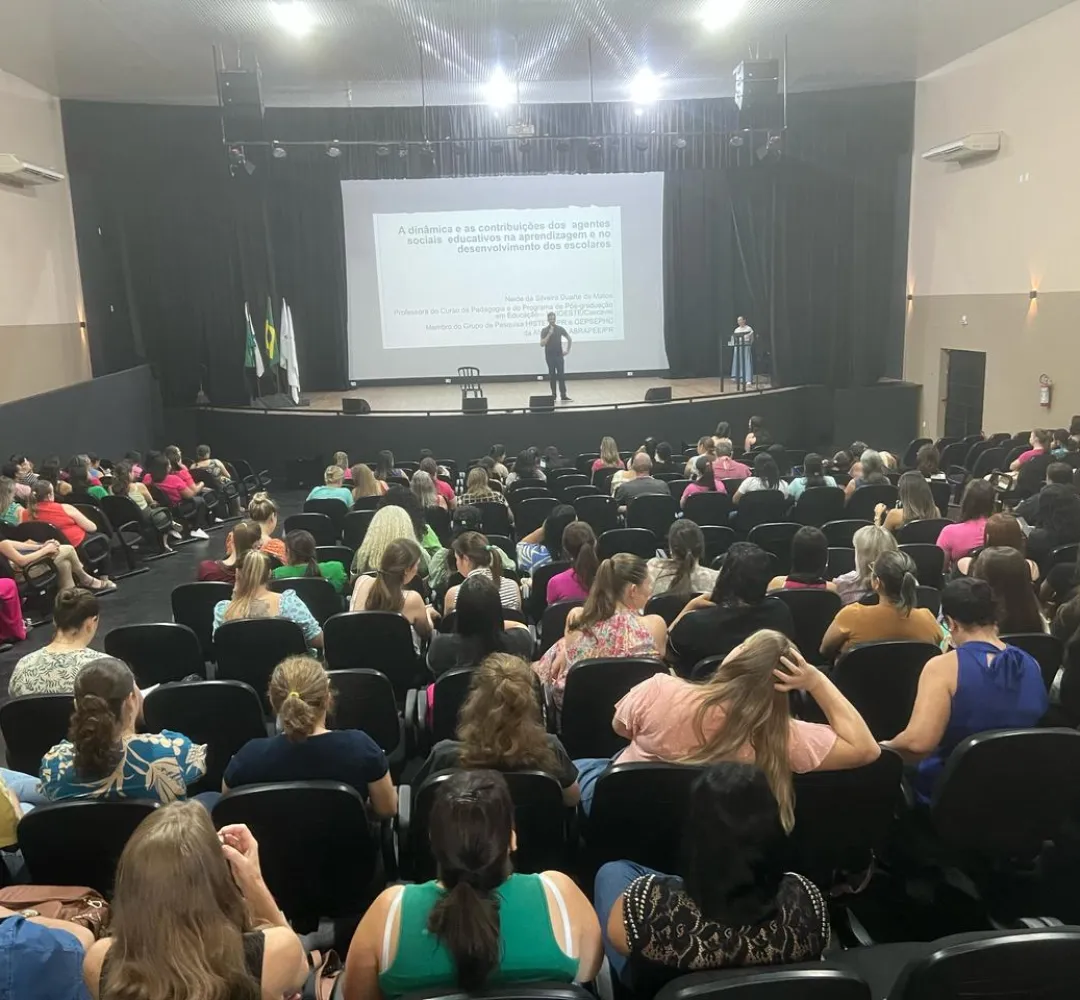Professores de Corbélia participam de formação sobre tecnologia, saúde mental e educação especial