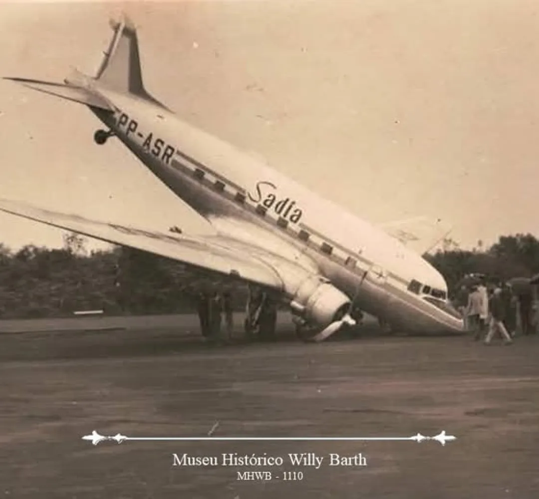 Saudade não tem idade: O beijo da aeronave no solo de Toledo