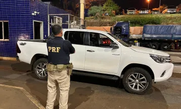 PRF recupera veículo roubado em fiscalização na BR-277