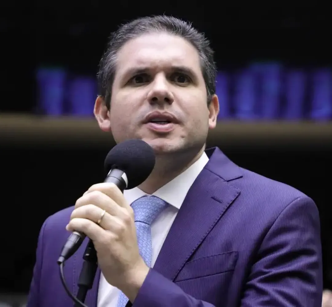 Hugo Motta tenta chegar a 527 deputados