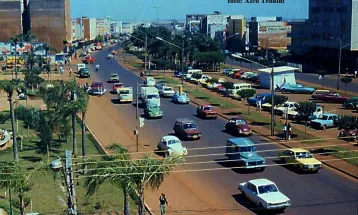 Saudade não tem idade: O colorido dos carros na Avenida Brasil