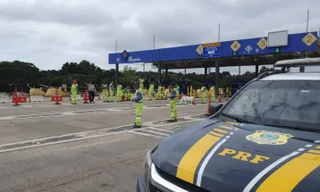 PRF acompanha manifestação em Irati e garante fluidez do trânsito na BR-277