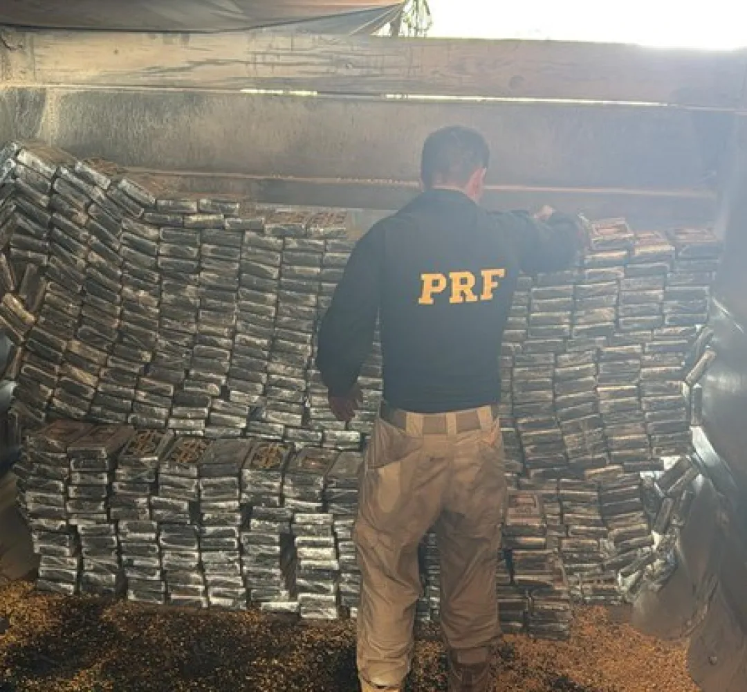 PRF faz a maior apreensão de cocaína no PR