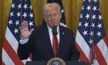 Trump volta a sugerir permanência na Presidência dos EUA após 2029, apesar de limite constitucional