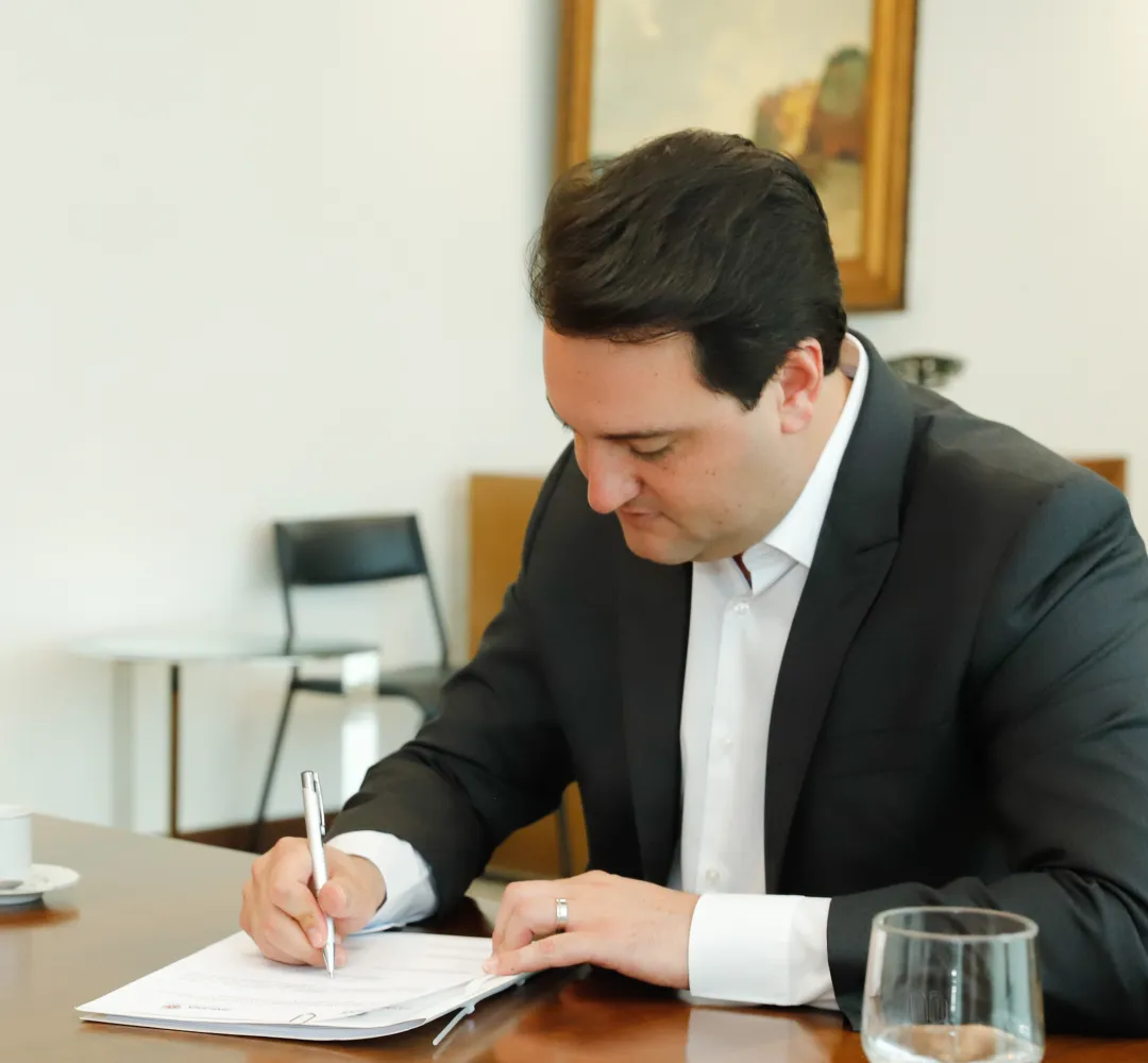 Ratinho Júnior sancionou o novo piso regional