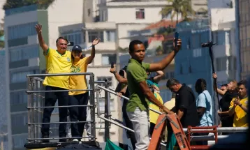 Bolsonaro nega tentativa de golpe e diz esperar por "ajuda externa"