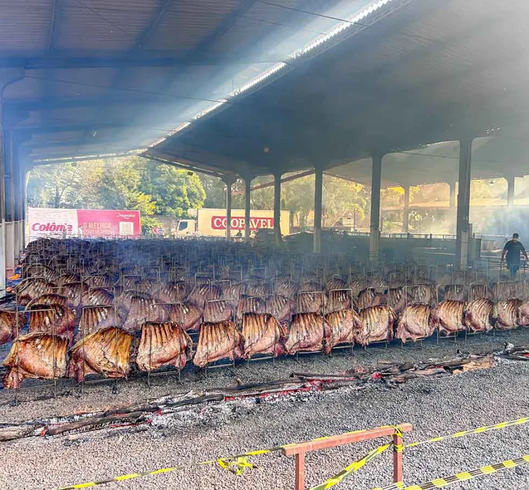 Preparativos a todo vapor para festa do costelão