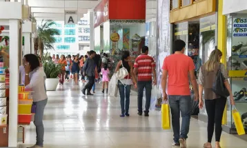 Comércio cresce 0,5% em fevereiro e atinge maior patamar da história