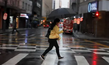 Temporal atinge o Paraná e deixa rastro de chuva intensa e granizo no Oeste