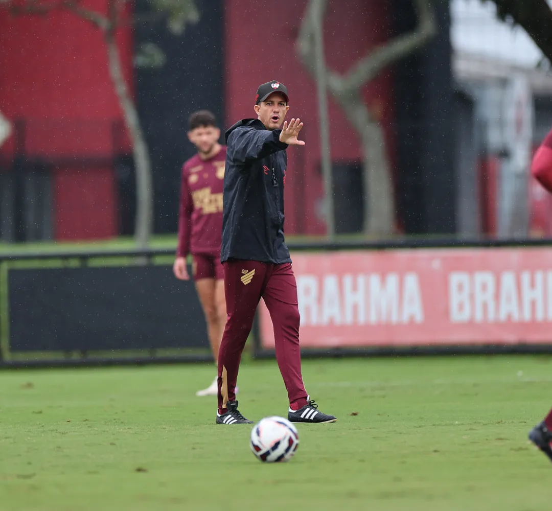 O Athletico ocupa o primeiro lugar na tabela