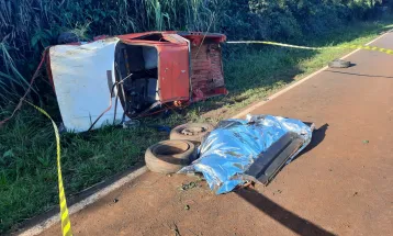Motorista morre ao bater carro contra barranco na PR-473