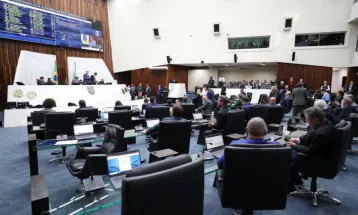 Disputa eleitoral acelera renovação na Alep com 13 deputados buscando novos mandatos