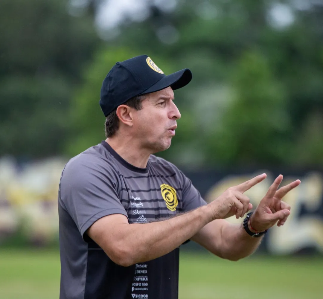 Tcheco ajusta o time para o jogo de sábado