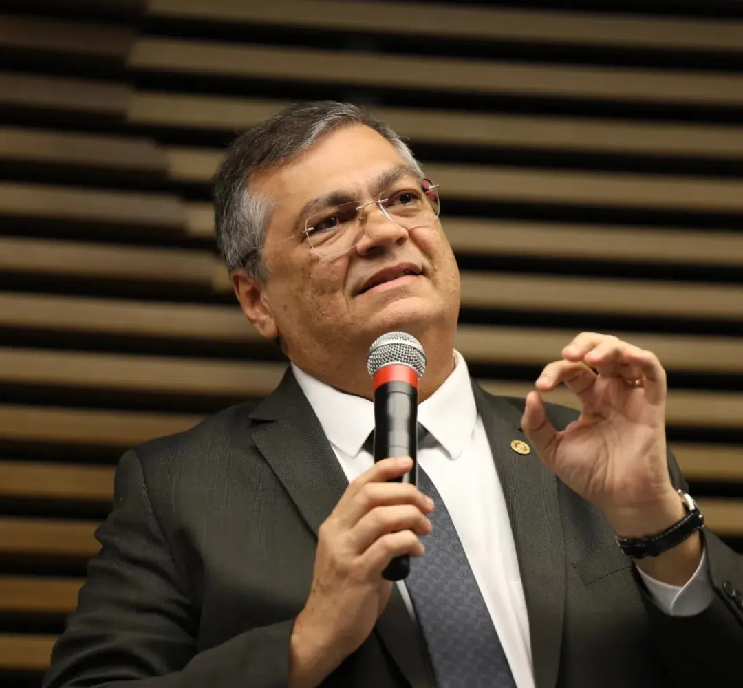 Dino pediu explicação sobre autoria de mudanças