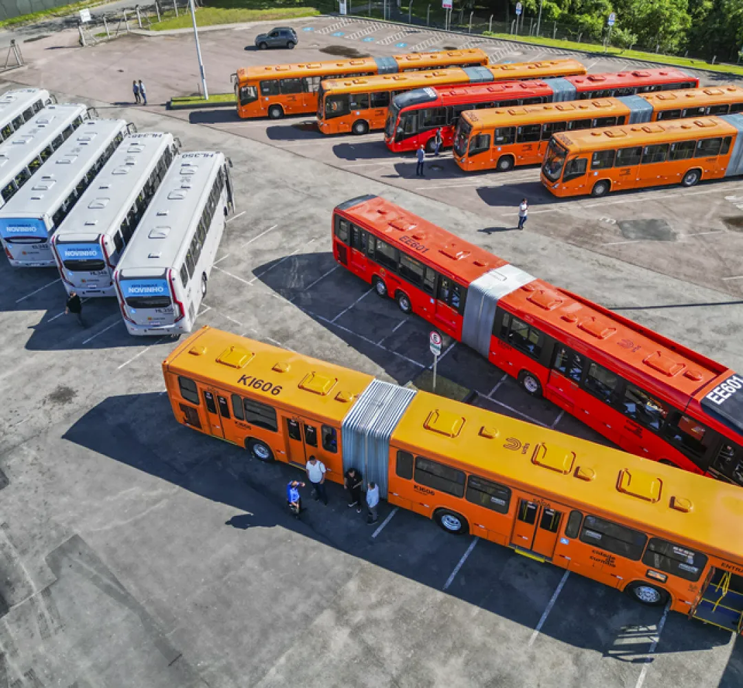 ônibus novos em Curitiba