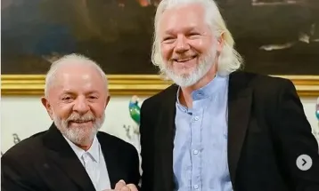Lula publica foto de encontro com Julian Assange em Roma
