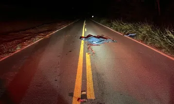 Pedestre morre atropelado na PR-491 e veículo foge do local