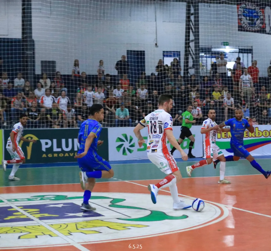 O Cascavel Futsal goleou o Chopinzinho