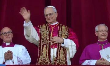 Papa Leão XIV pede paz e lembra Francisco: “ajudem a construir pontes”