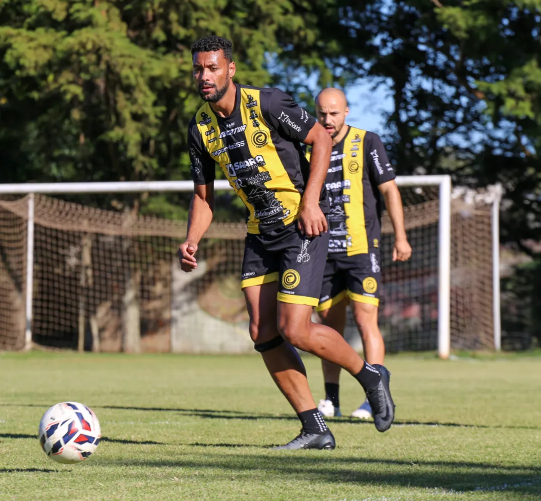 O Cascavel dispensou o zagueiro Taison