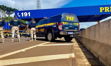 PRF apreende mais de 250 kg de maconha no porta-malas de carro na BR-277